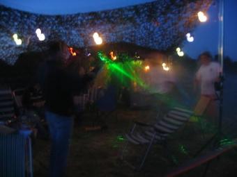 lazers, licht en geluid was weer dikker dan in de originele feesttent aldaar