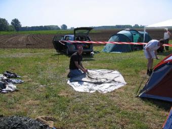 vrijdag smorgens het vreselijke tentenbouwen kan beginnen